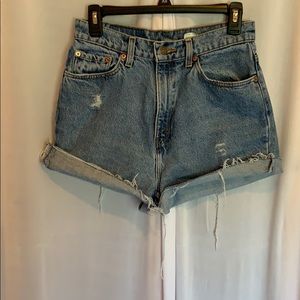 Levi cut off shorts